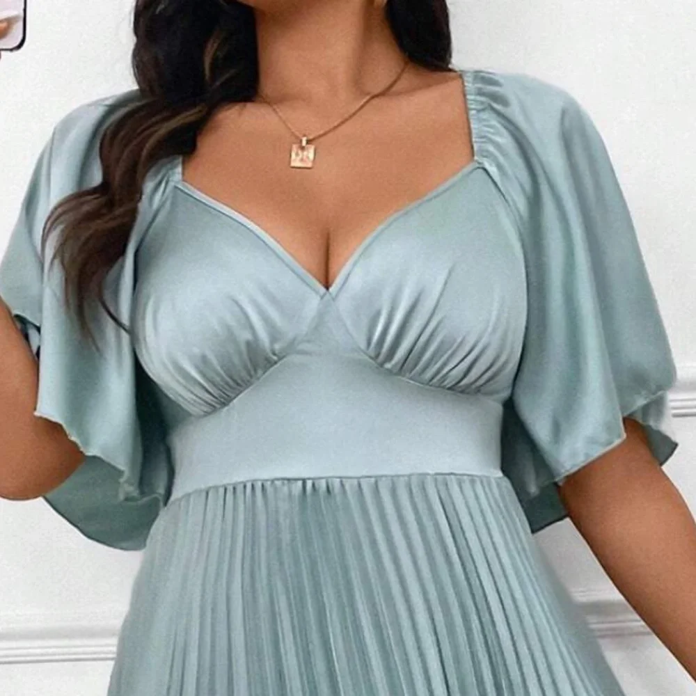 Plus Mint Green Pleated Butterfly Short Sleeve Dress - Picture 2 of 4